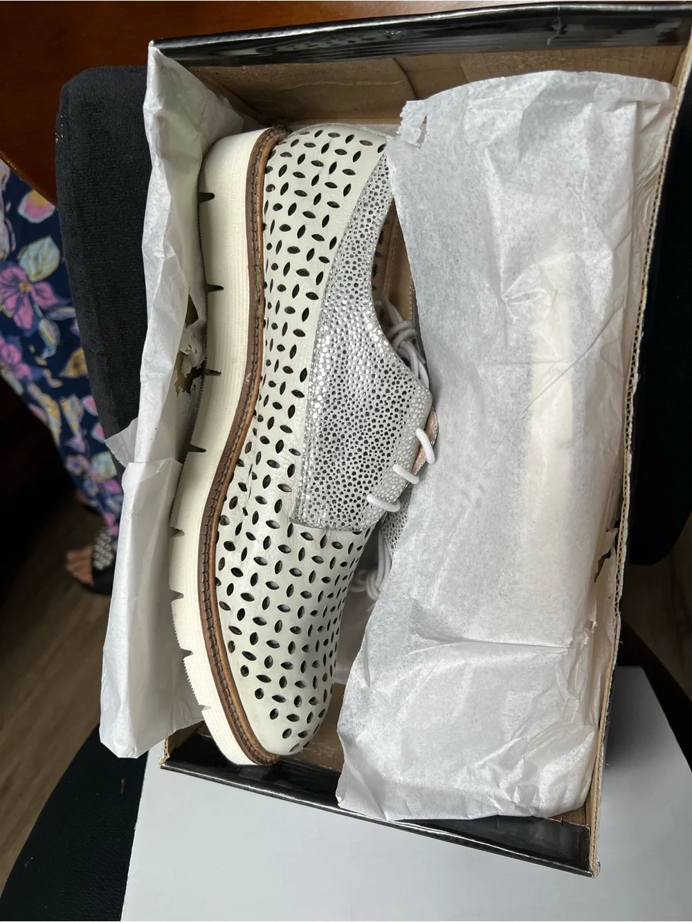 Medici Women's White Leather Perforated Derby W silver accent size 41(US10-10.5)